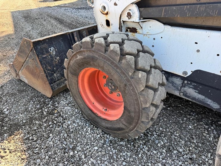 2015-bobcat-s650-image-16
