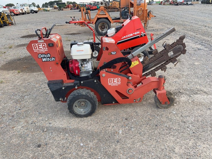 ditch-witch-c12-image-3