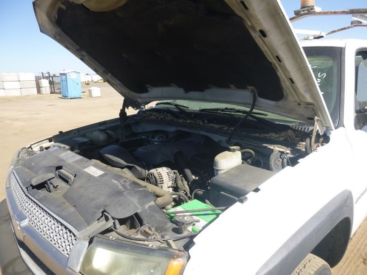 2003-chevrolet-silverado-2500hd-image-25