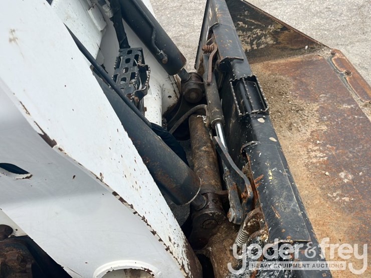 2016-bobcat-t870-image-25