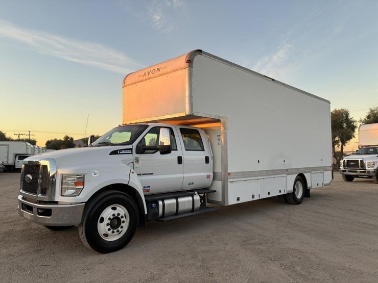 2016-ford-f650-xlt-image-1