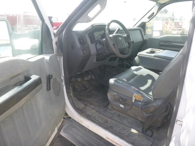 2011-ford-f550-image-13