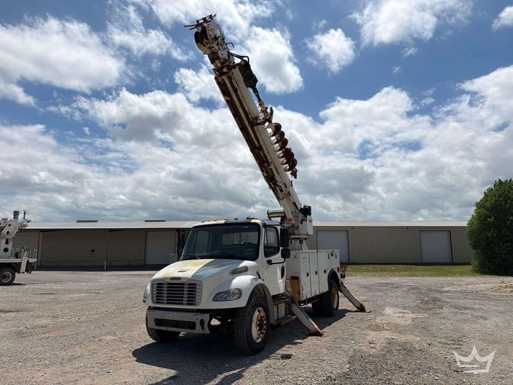 2016-freightliner-m2-106-image-2