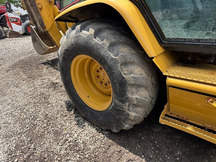 caterpillar-420d-image-12