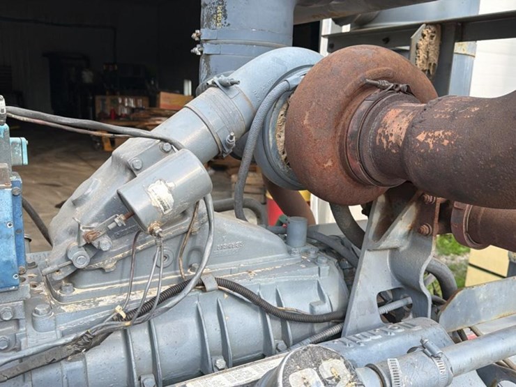 #163-•-1996-detroit-325-kw-genset-image-20