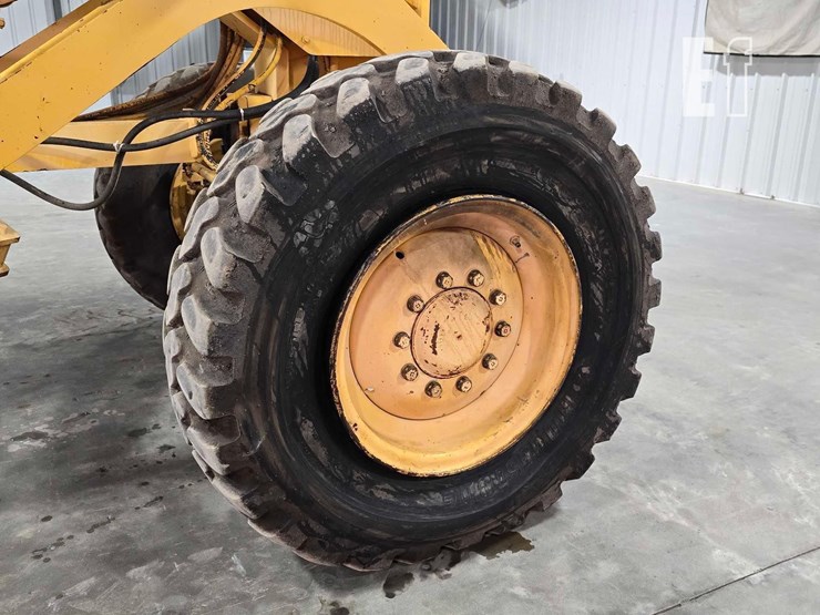 2000-caterpillar-120h-image-32