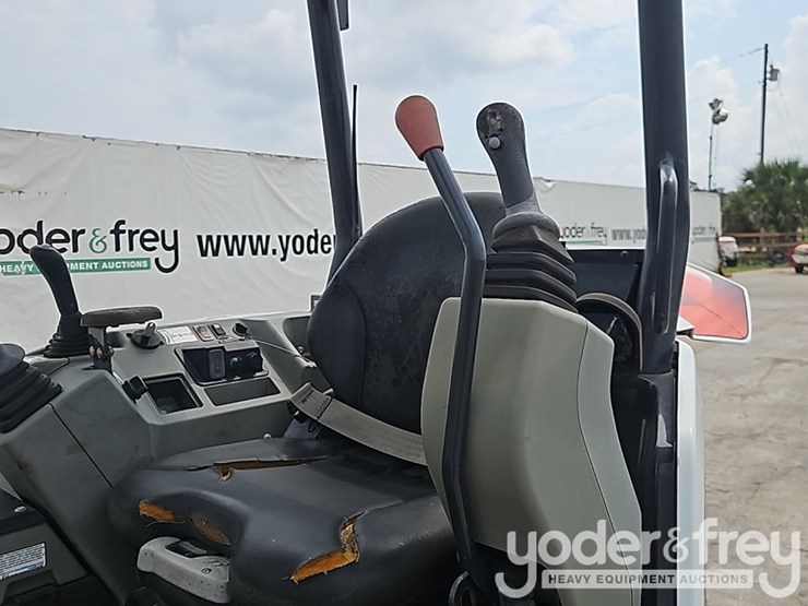 2022-bobcat-e32-image-33