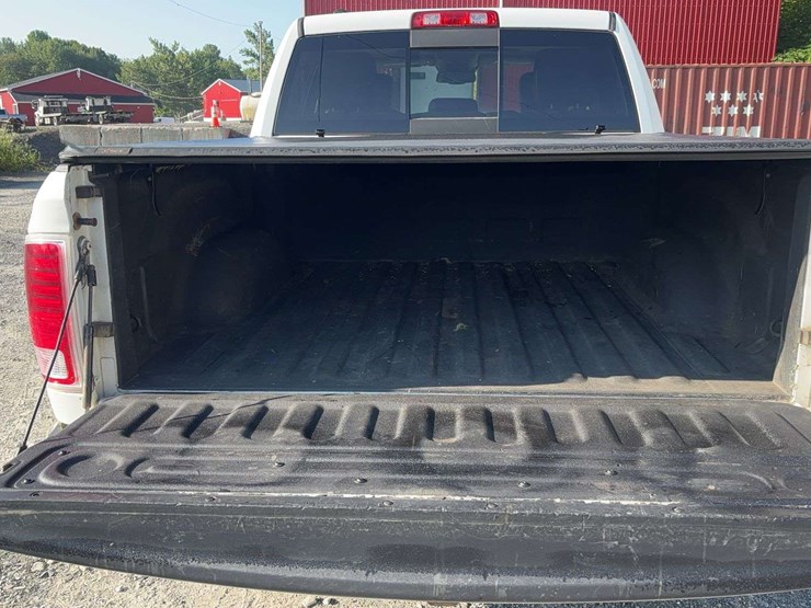 2016-ram-1500-laramie-longhorn-image-13