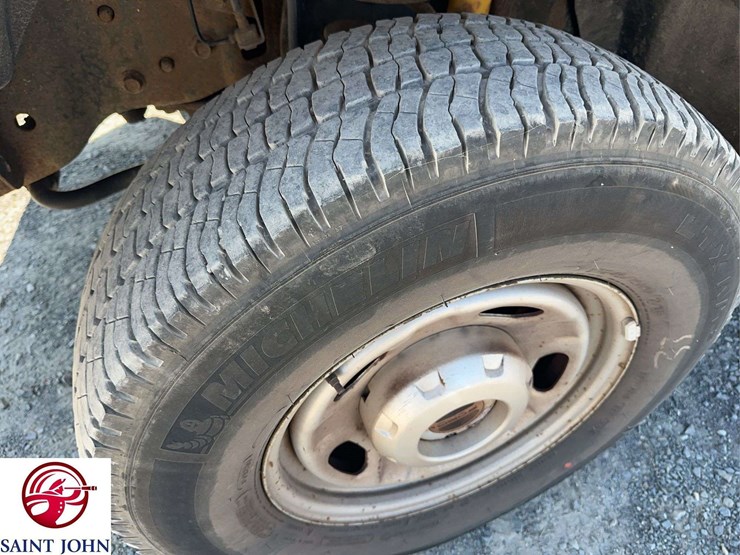 2016-ford-f250-xl-image-9