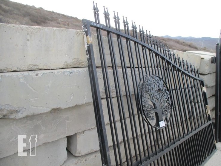 approx-7'-x-188"-l/r-leaf-metal-driveway-gate-image-2
