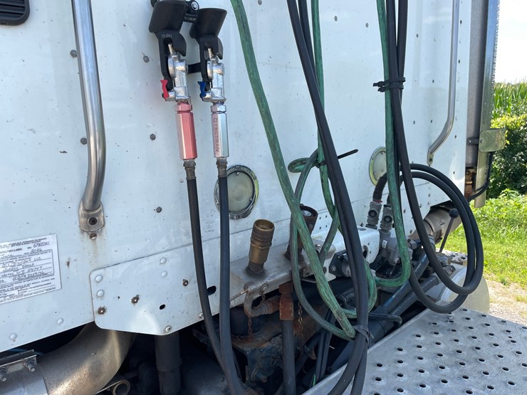 2016-freightliner-coronado-132-image-5