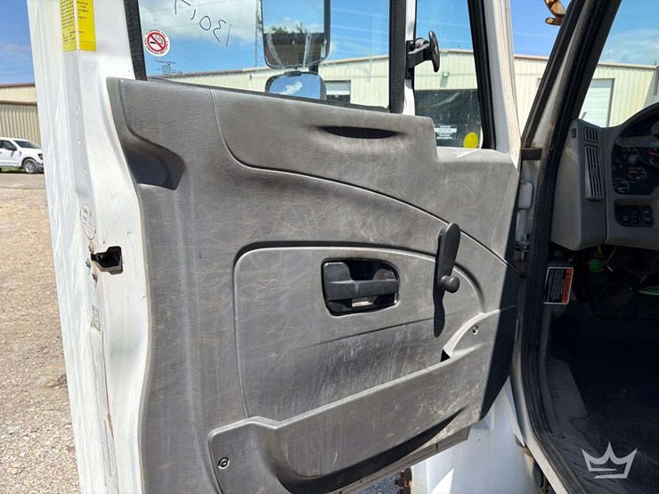 2019-international-durastar-4300-image-27