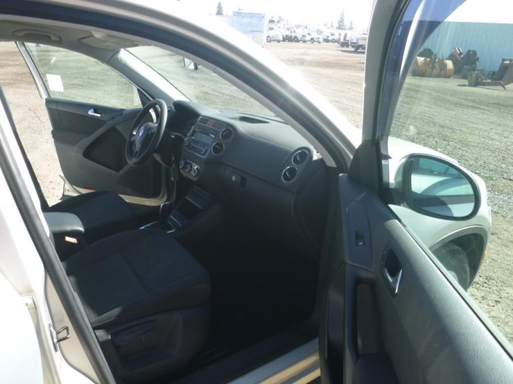 2011-volkswagen-tiguan-image-6