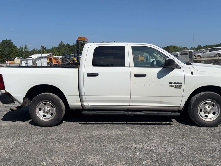 2019-ram-1500-classic-image-6