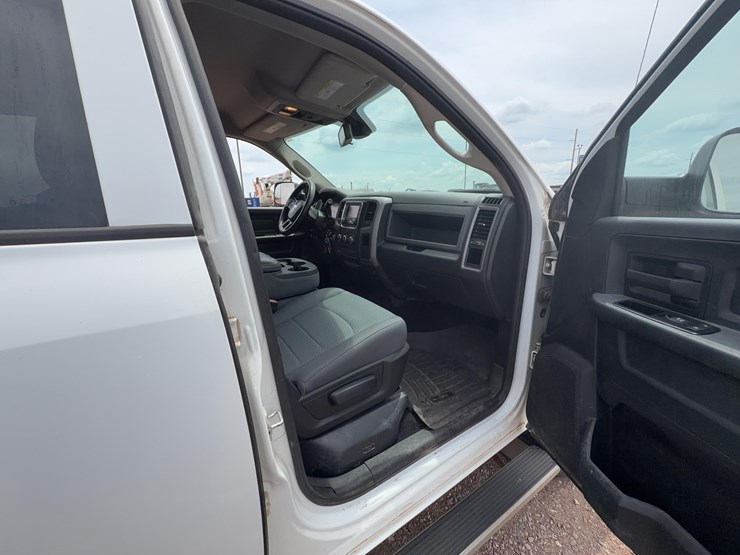 2015-dodge-3500-image-24