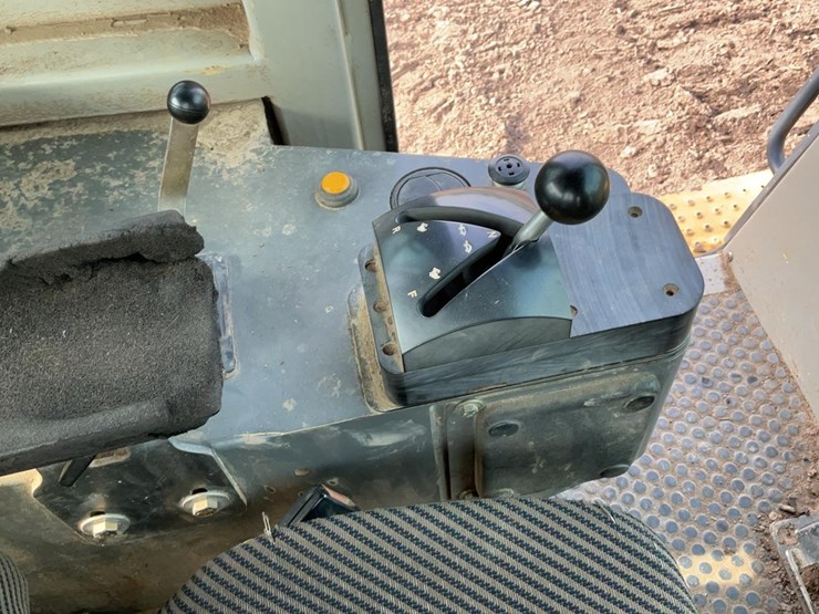 2005-deere-655c-image-15