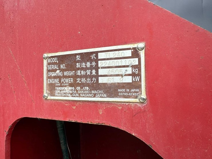 2011-takeuchi-tl240-image-23
