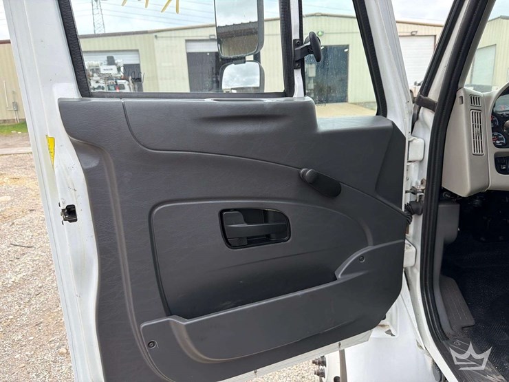 2017-international-durastar-4300-image-47