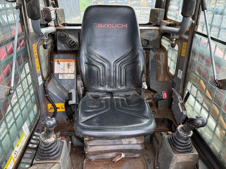 2019-takeuchi-tl8-image-19