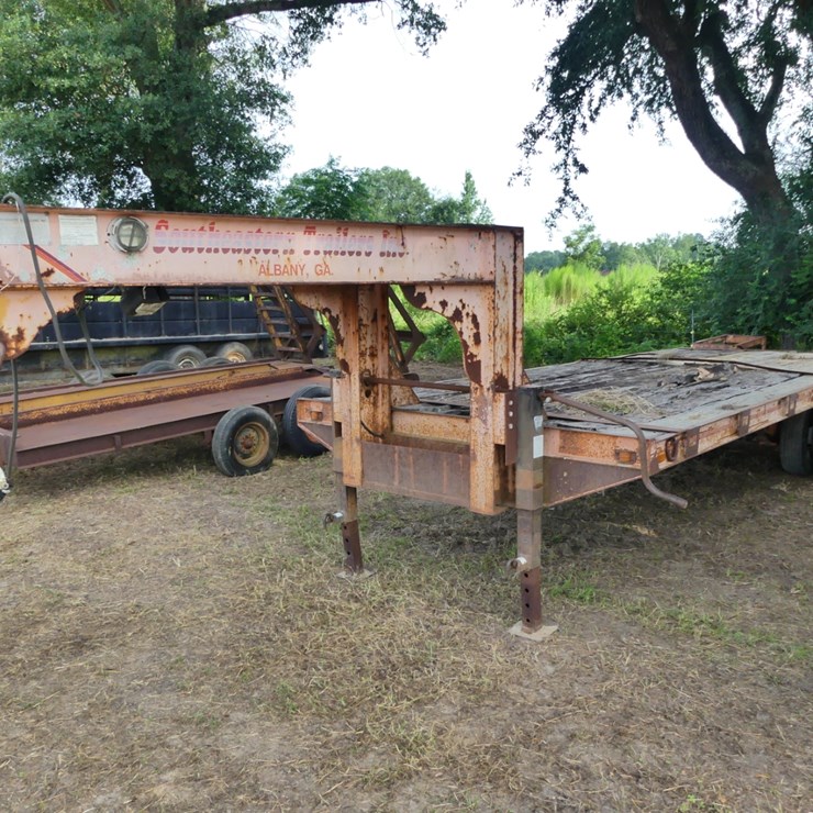 1994 8'x25' Southern Gooseneck Trailer
