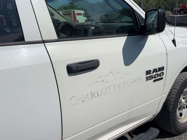 2019-ram-1500-classic-image-33