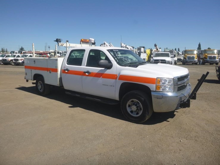 2009-chevrolet-3500-image-2