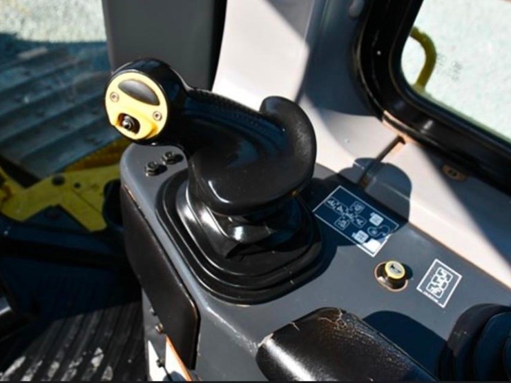 2019-komatsu-d65wx-18-image-10