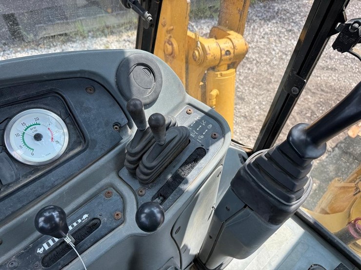 caterpillar-420d-image-30