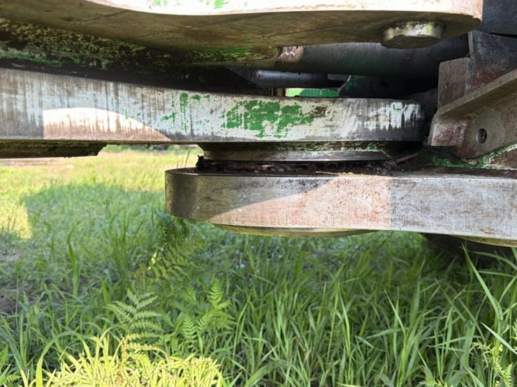 2015-deere-648l-image-33