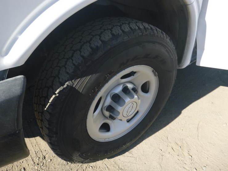 2015-chevrolet-express-2500-image-13