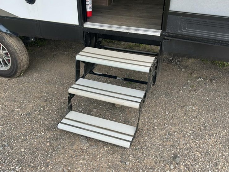 #140-•-2025-grand-design-imagine-xls-22mle-camper-image-17
