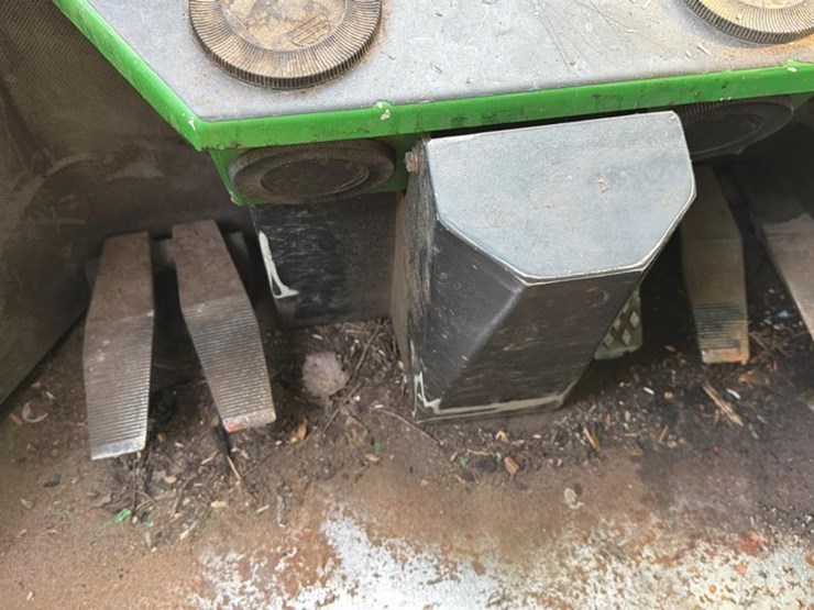 2006-deere-643h-image-36