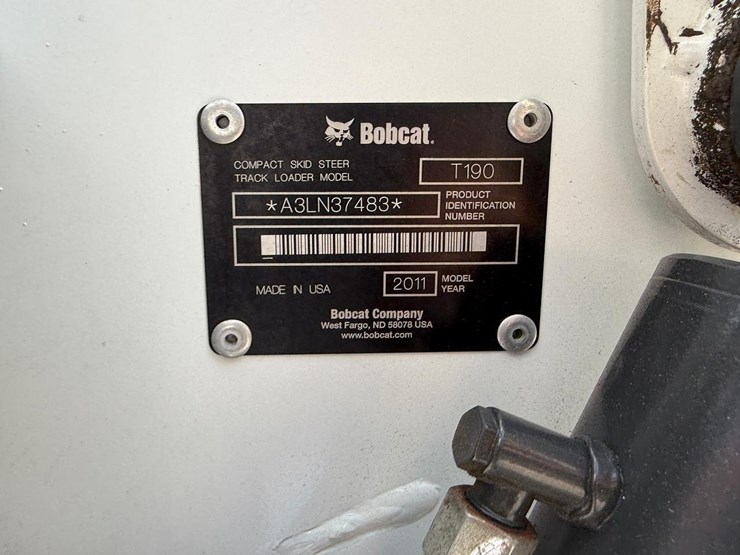 2011-bobcat-t190-image-28