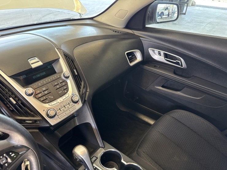 2015-chevrolet-equinox-image-18