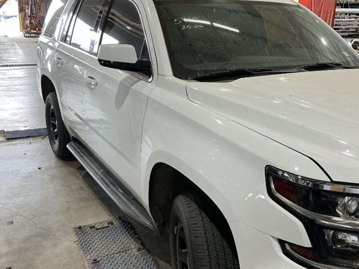 2019-chevrolet-tahoe-image-2