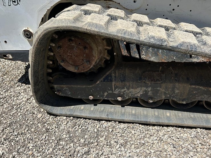 2017-bobcat-t750-image-13