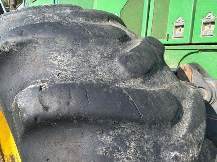 2015-deere-648l-image-26