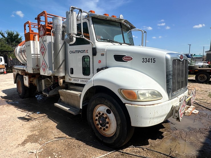 2012-peterbilt-337-image-3