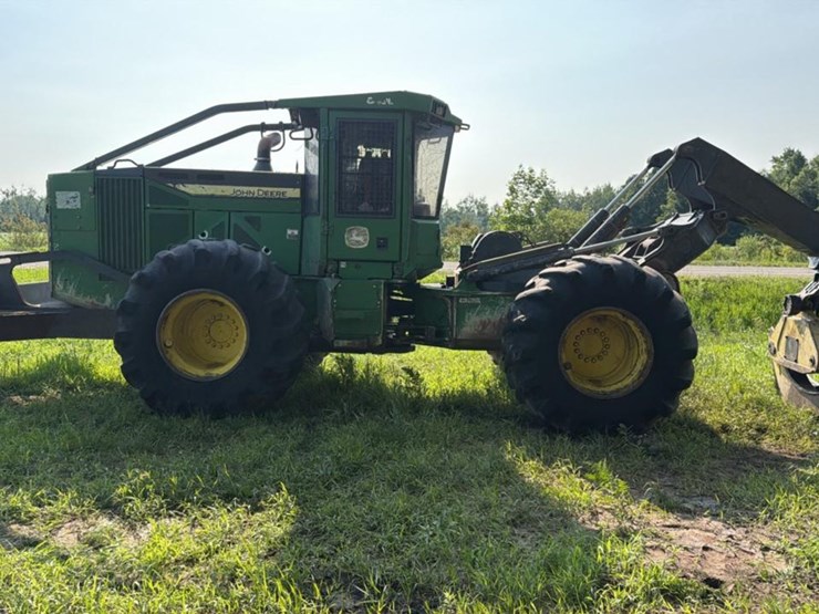 2015-deere-648l-image-2