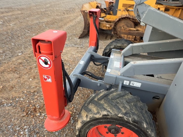 skyjack-sj6832rt-image-18