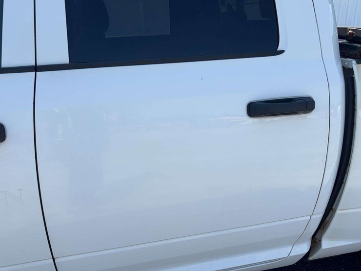 2019-ram-1500-classic-image-27