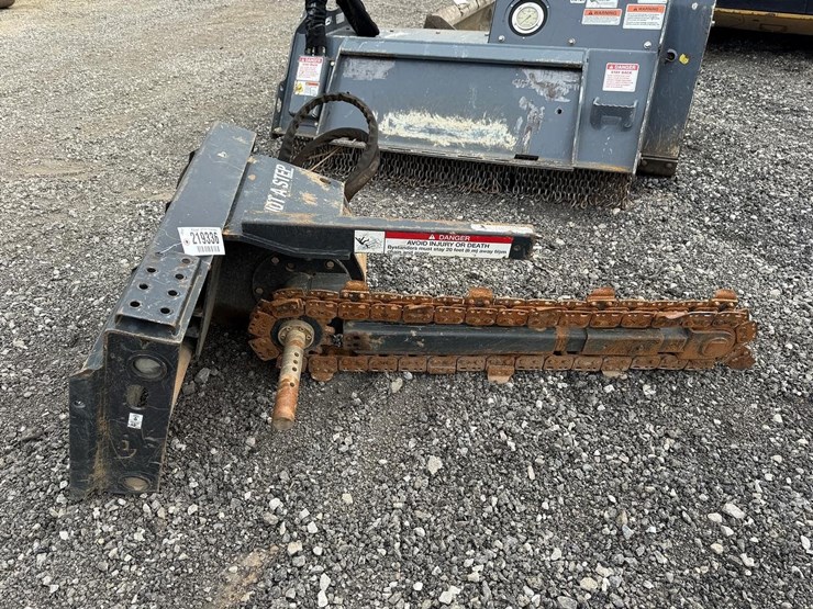 bobcat-lt113-55”-mini-skid-steer--trencher-image-1