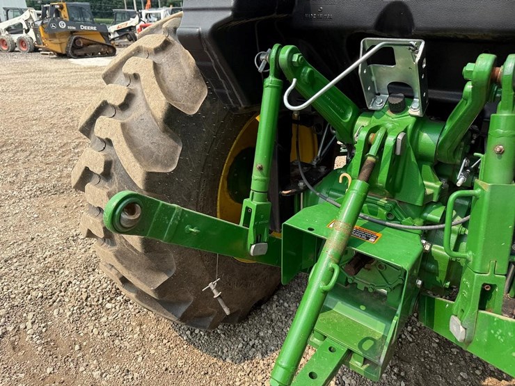 2023-john-deere-4052r-image-14