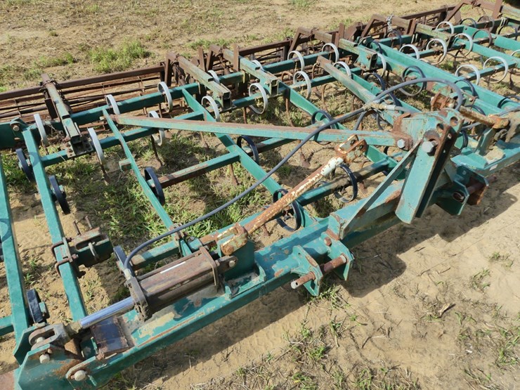 kmc-3pt-26'-hydraulic-fold-field-cultivator-image-4