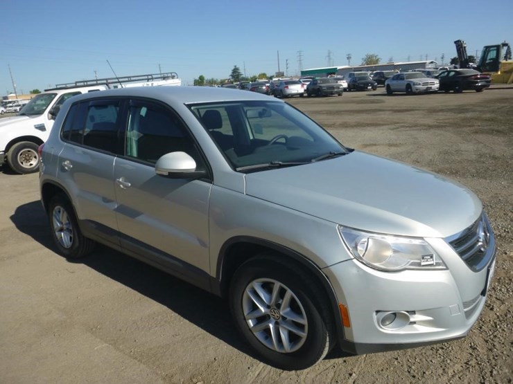 2011-volkswagen-tiguan-image-2