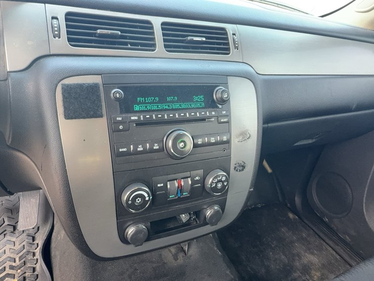 2014-chevrolet-tahoe-image-46