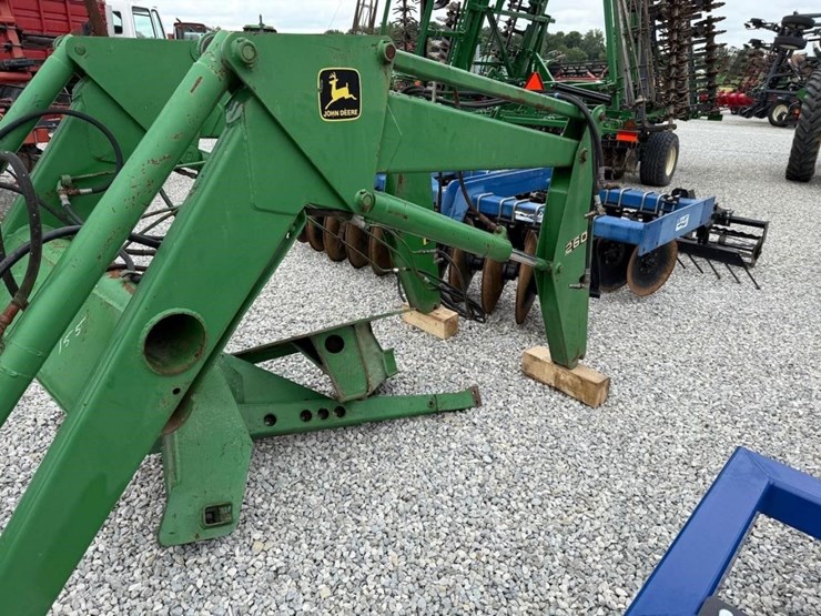 john-deere-260-image-9