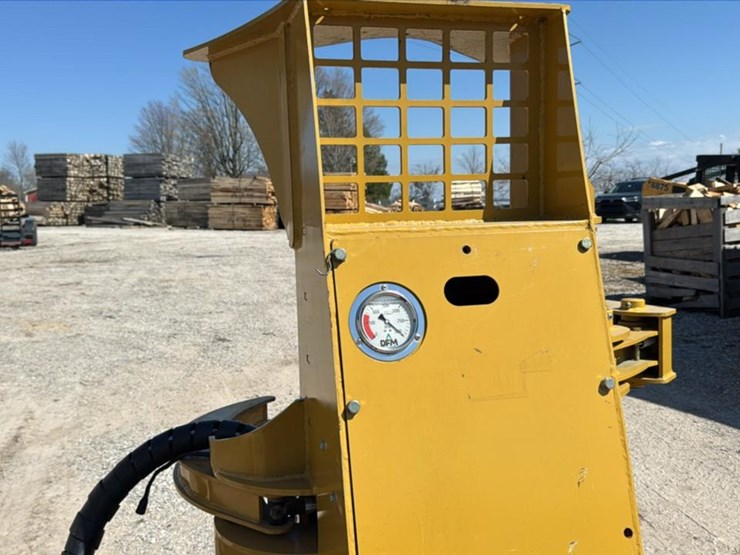 #102-•-2021-dfm-cfb-skid-steer-mount-feller-buncher-head-image-6