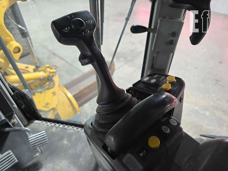 2008-caterpillar-14m-image-18