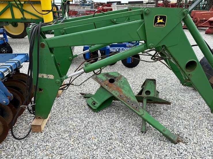 john-deere-260-image-17